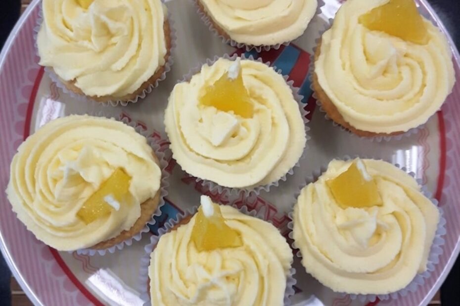 Cupcake de laranja com chantilly