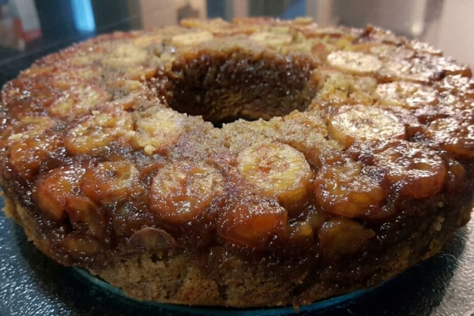 Bolo com casca de banana e maçã