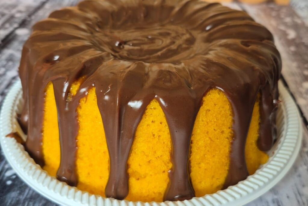 Bolo Caseirinho de Cenoura com Cobertura de Brigadeiro2