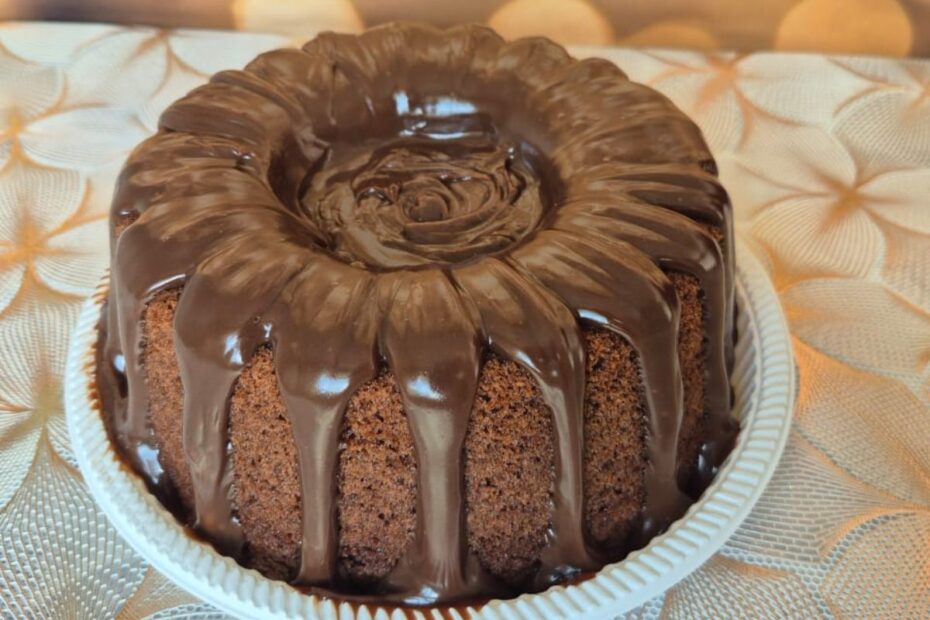 Bolo Caseirinho de Chocolate com Cobertura de Brigadeiro